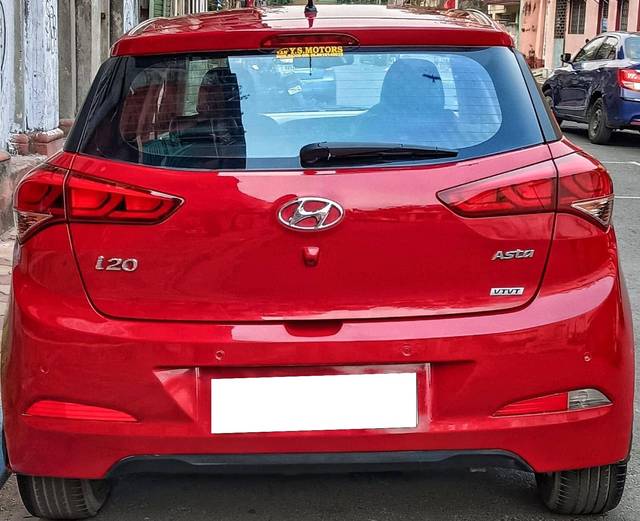 https://images10.gaadi.com/usedcar_image/4531267/original/processed_9c401a69e049e6a1870230b3e3dbf4b6.jpg?imwidth=6402