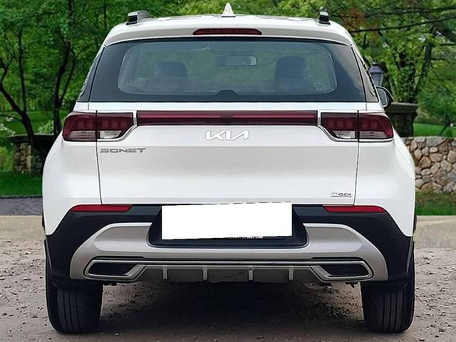 https://images10.gaadi.com/usedcar_image/4531318/original/processed_b9d892d93d0a59bbb08408ad60b5fb3b.jpg?imwidth=6402