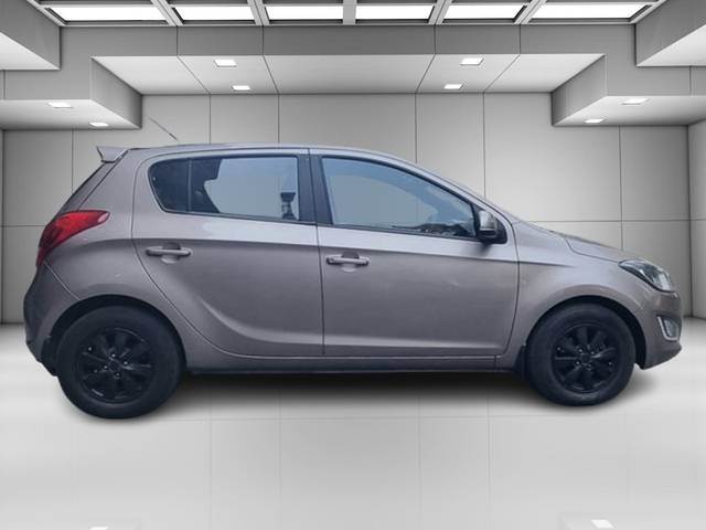 https://images10.gaadi.com/usedcar_image/4531323/original/6df68ec6a72c4041fb451dbd539d809f.jpeg?imwidth=6401