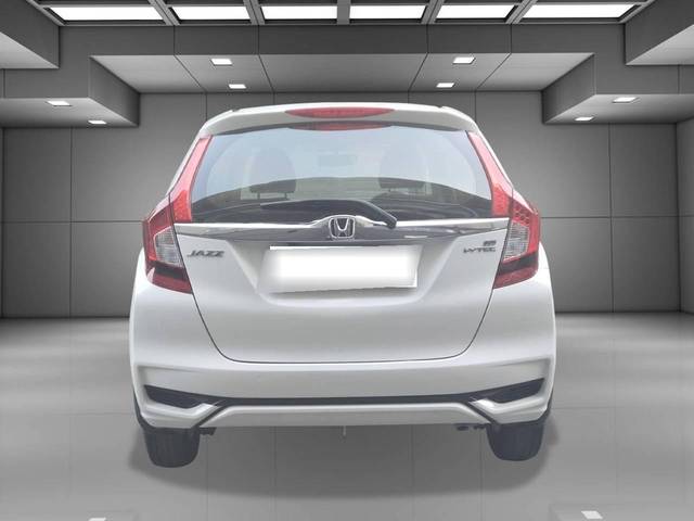 https://images10.gaadi.com/usedcar_image/4531336/original/processed_1cb3b465c5899cad433d6b0079a89e6c.jpg?imwidth=6401