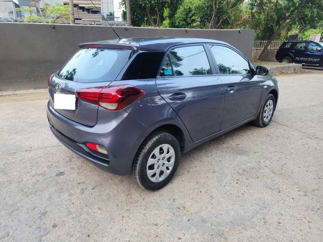https://images10.gaadi.com/usedcar_image/4531337/original/processed_2006ed4376b96c97a03e70ba644c2b15.jpg?imwidth=6401