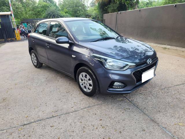 https://images10.gaadi.com/usedcar_image/4531337/original/processed_7c6fdfda3de0d172f8cd1e4cf606e7a9.jpg?imwidth=6400