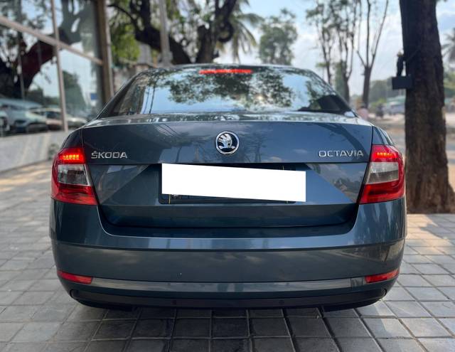 https://images10.gaadi.com/usedcar_image/4531347/original/processed_74acecbaa6a02febafac27d25ac91a9a.jpg?imwidth=6401