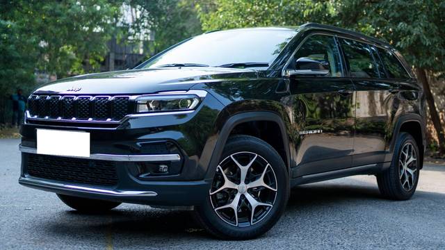 https://images10.gaadi.com/usedcar_image/4531350/original/processed_1e34cfb13ae16e58a62b164dcccaaaa6.jpg?imwidth=6402