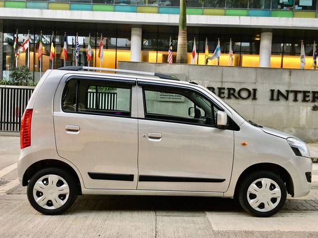 https://images10.gaadi.com/usedcar_image/4531362/original/657b8a5157fd13cede8fbbe25765036f.jpeg?imwidth=6401