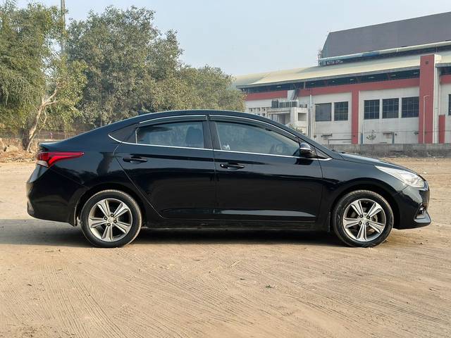 https://images10.gaadi.com/usedcar_image/4531364/original/98dded94803c071b2a3b06ef0fe43250.jpg?imwidth=6401