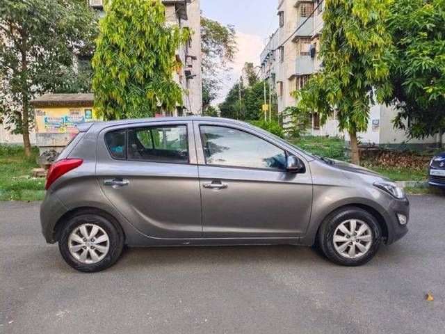 https://images10.gaadi.com/usedcar_image/4531375/original/processed_adf112c91aa5a1f673e29d9fc78f68dd.jpg?imwidth=6401