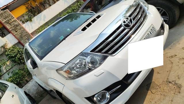 https://images10.gaadi.com/usedcar_image/4531384/original/processed_41f39dc98d14d0b59e0adbd2c8a2df65.jpg?imwidth=6402