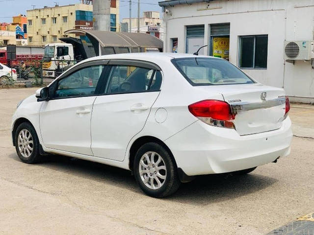 https://images10.gaadi.com/usedcar_image/4531392/original/processed_dc11f82a223832faed197cd0b6b5d3b5.png?imwidth=6402