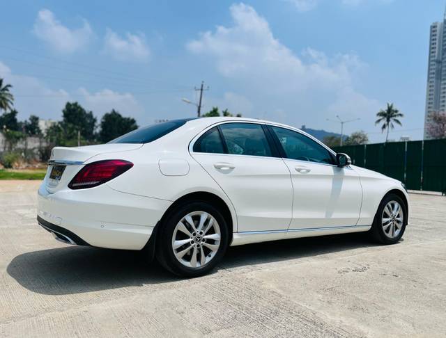 https://images10.gaadi.com/usedcar_image/4531400/original/1ff563c03833f01ae1e0d7d4cbf936b8.jpg?imwidth=6402