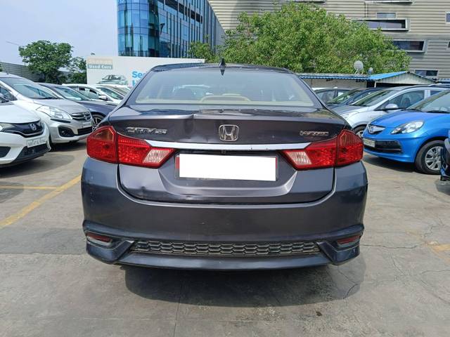 https://images10.gaadi.com/usedcar_image/4531463/original/processed_4ce418663c4753bb7c2cb8a0f9d7a604.jpg?imwidth=6401