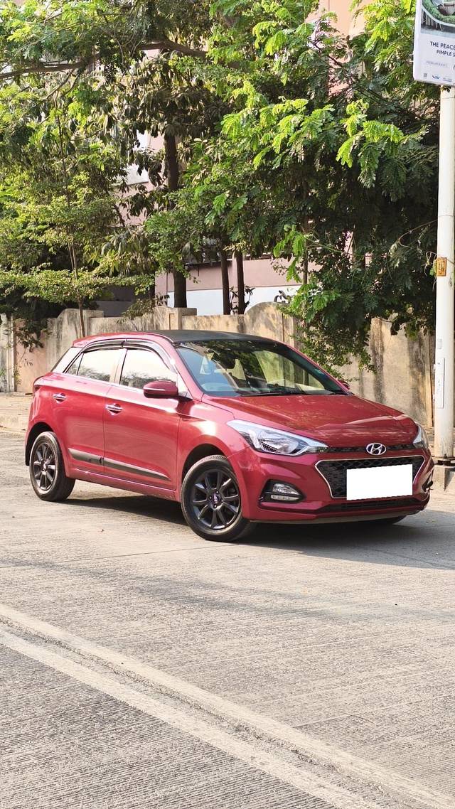 https://images10.gaadi.com/usedcar_image/4531478/original/processed_522217acae0337155141f21e2814e244.jpg?imwidth=6400