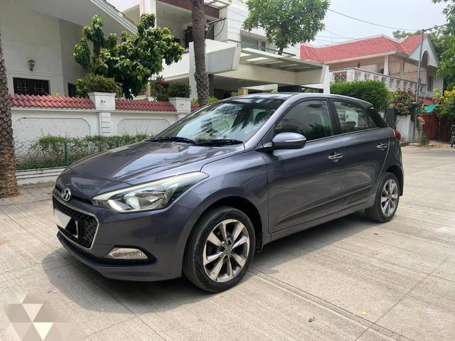 https://images10.gaadi.com/usedcar_image/4531483/original/a77ace4dc26e5442fda719aa6126a054.jpg?imwidth=6400