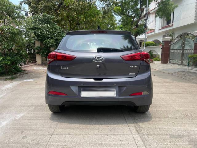 https://images10.gaadi.com/usedcar_image/4531483/original/processed_e550718c7c7bcbc41cee44028ec94300.jpg?imwidth=6402