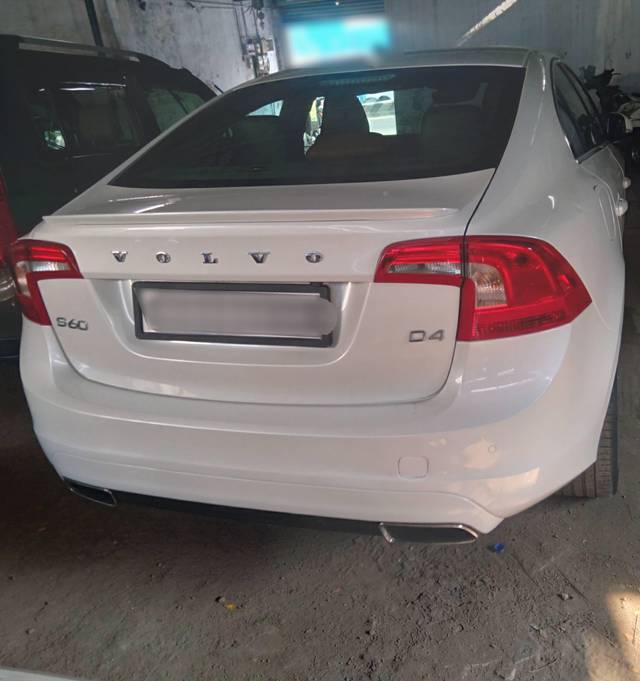 https://images10.gaadi.com/usedcar_image/4531491/original/processed_6407ebd22d7d6049938f8db3721775ee.jpg?imwidth=6402