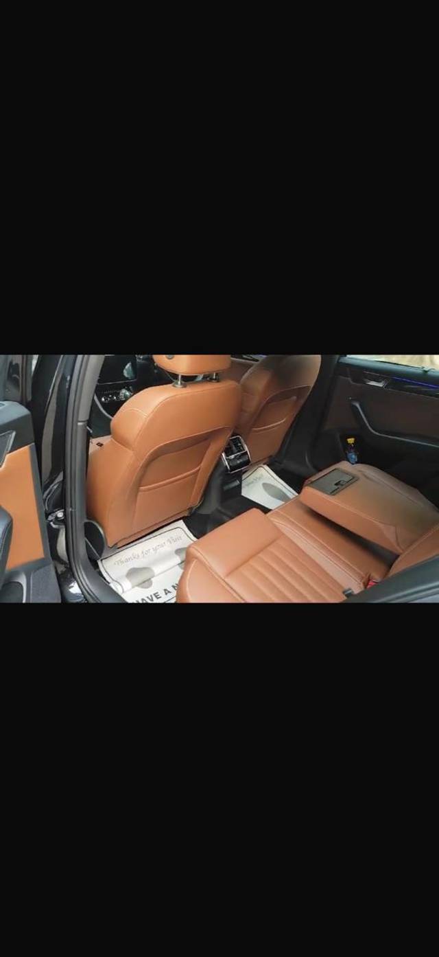 https://images10.gaadi.com/usedcar_image/4531501/original/4ee164a0ef401ba15decb668eb793e24.jpg?imwidth=6401