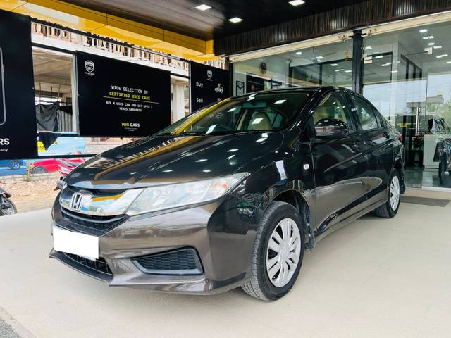 https://images10.gaadi.com/usedcar_image/4531502/original/processed_a6a9a4a91433d94b7faab85fe192d107.jpg?imwidth=6400