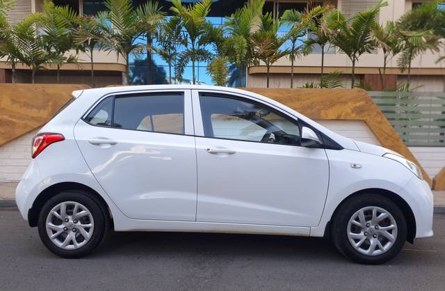 https://images10.gaadi.com/usedcar_image/4531513/original/ae9e5e3a34a902e58b4a3c81f58bca17.jpg?imwidth=6401