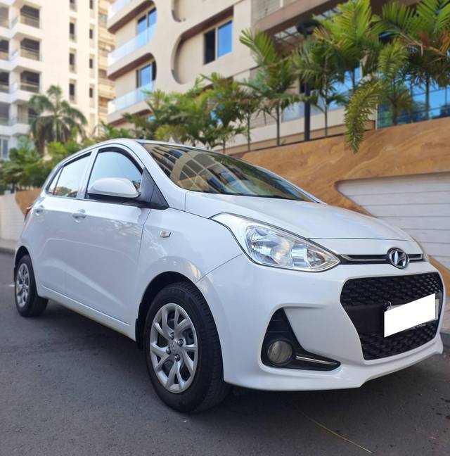 https://images10.gaadi.com/usedcar_image/4531513/original/processed_1be701e1af64d7d2f226e9e11e295a43.jpg?imwidth=6400