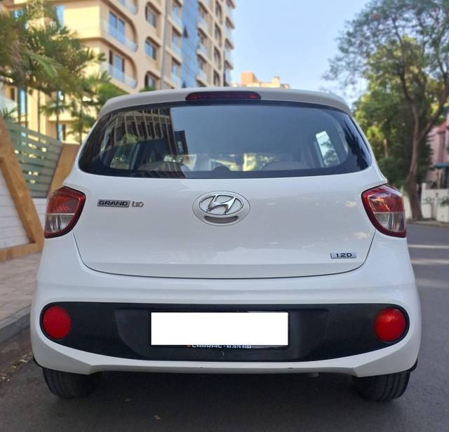 https://images10.gaadi.com/usedcar_image/4531513/original/processed_3ea7f06c8af9db859e453458198b7566.jpg?imwidth=6402