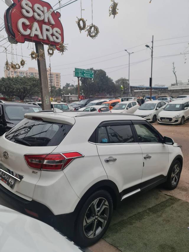https://images10.gaadi.com/usedcar_image/4531519/original/processed_7e2ee48aed5454cae5e95ce64379e400.jpg?imwidth=6401