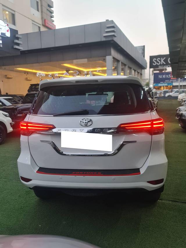 https://images10.gaadi.com/usedcar_image/4531524/original/processed_d521913f90552e9cca18aae6da89fa35.jpg?imwidth=6401