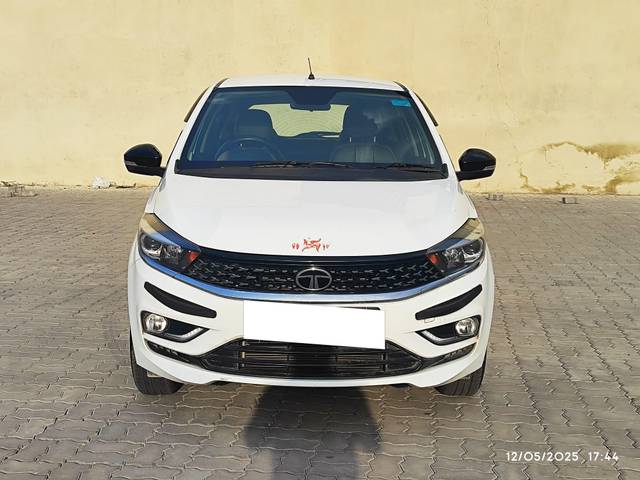 https://images10.gaadi.com/usedcar_image/4531526/original/processed_1ac9a03e66803b78bfaa576a2ebda263.jpeg?imwidth=6400
