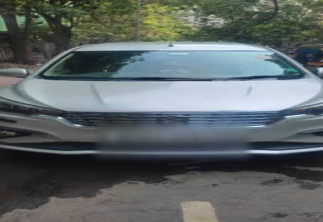 https://images10.gaadi.com/usedcar_image/4531534/original/3932e403-23ba-4dc3-8cf4-f2310f8848ff.?imwidth=6400