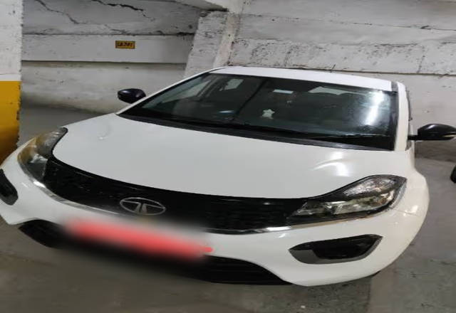 https://images10.gaadi.com/usedcar_image/4531556/original/5af51c5a-39df-4643-ba0b-b5fece5b4f64.?imwidth=6401