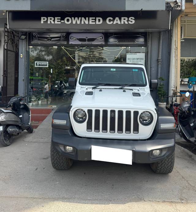 https://images10.gaadi.com/usedcar_image/4531587/original/processed_cf69ae0a00be6a1b3022a11dee232e93.jpg?imwidth=6402