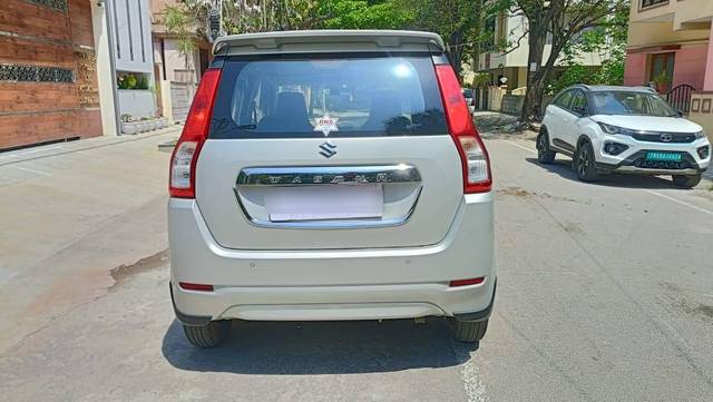 https://images10.gaadi.com/usedcar_image/4531589/original/processed_e21a265894f1666e3bb0e9ddea5e08db.jpg?imwidth=6402