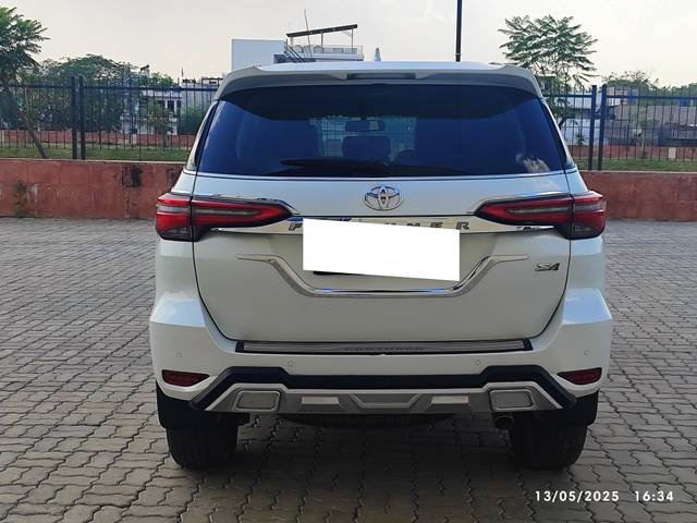 https://images10.gaadi.com/usedcar_image/4531612/original/processed_b062c36205b725f2d1d1d57dadde6632.jpeg?imwidth=6402