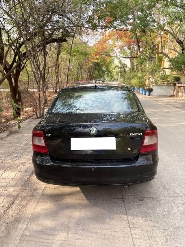 https://images10.gaadi.com/usedcar_image/4531617/original/processed_22f9beb7-02df-4b30-af30-d6606fc3827c.jpg?imwidth=6402