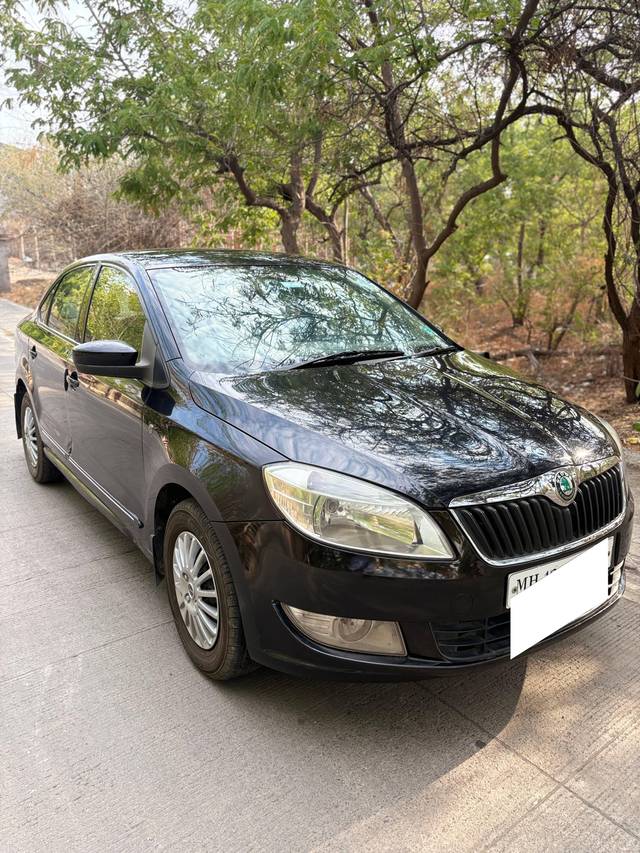 https://images10.gaadi.com/usedcar_image/4531617/original/processed_c508813e-be75-4279-ab19-d049d976b195.jpg?imwidth=6400