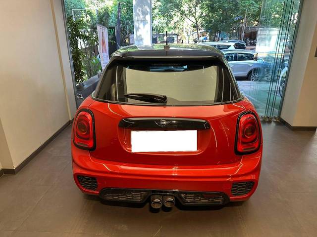 https://images10.gaadi.com/usedcar_image/4531633/original/processed_5a9c9a35ce4162148490094c5b4a1cfc.jpeg?imwidth=6401
