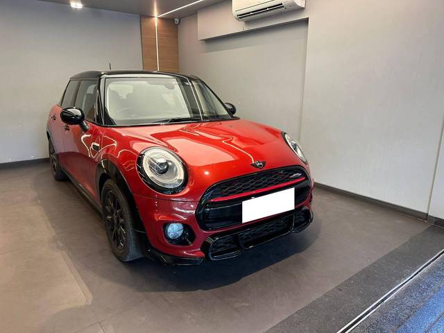 https://images10.gaadi.com/usedcar_image/4531633/original/processed_e114cadcb4a5409391804940f5577d19.jpeg?imwidth=6400