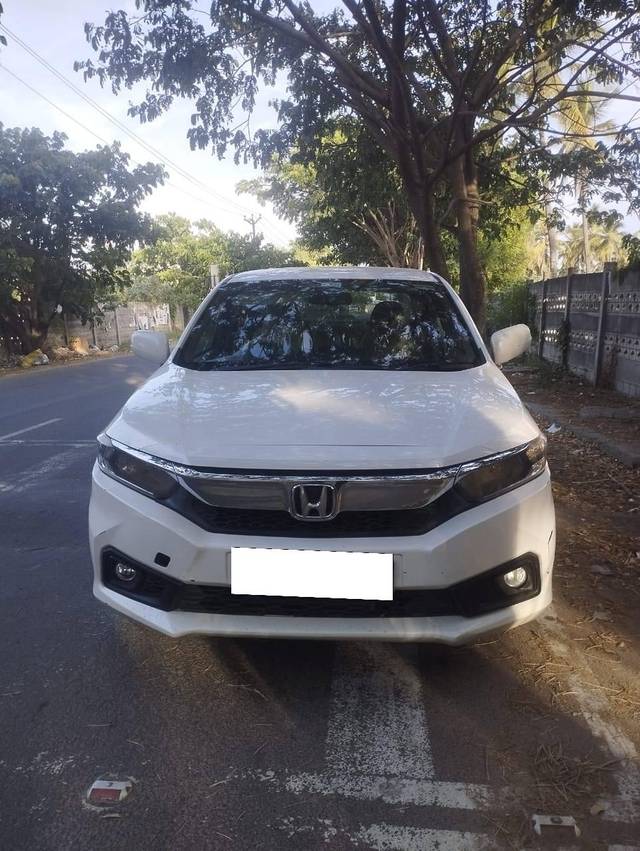 https://images10.gaadi.com/usedcar_image/4531644/original/processed_f5c6502b11875625e95702be55f8933a.jpeg?imwidth=6400