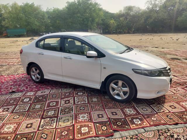 https://images10.gaadi.com/usedcar_image/4531658/original/894fb70502292c55f791eac20b30704f.jpg?imwidth=6401
