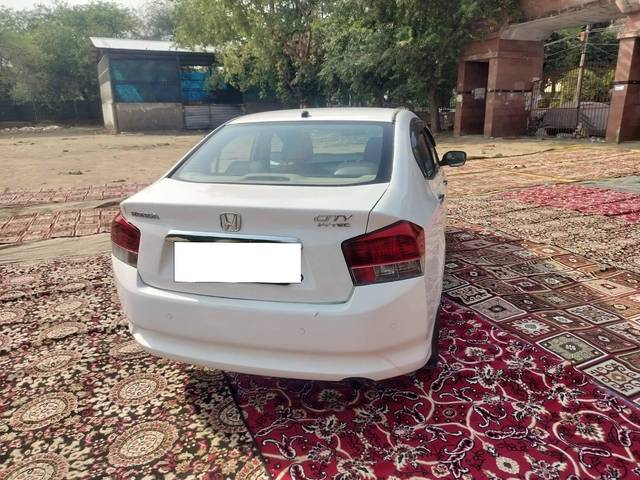 https://images10.gaadi.com/usedcar_image/4531658/original/processed_338234da5699c07389bd233dd4e41b99.jpg?imwidth=6402