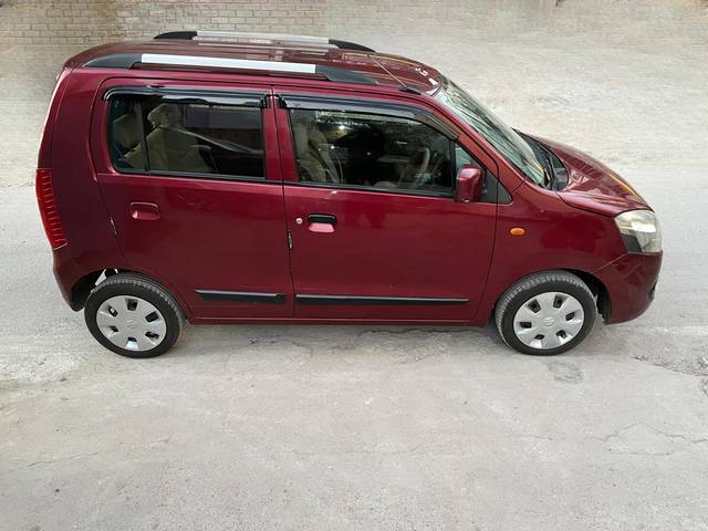 https://images10.gaadi.com/usedcar_image/4531660/original/66aad5e51d5b362de78be69e75fb573d.jpg?imwidth=6401