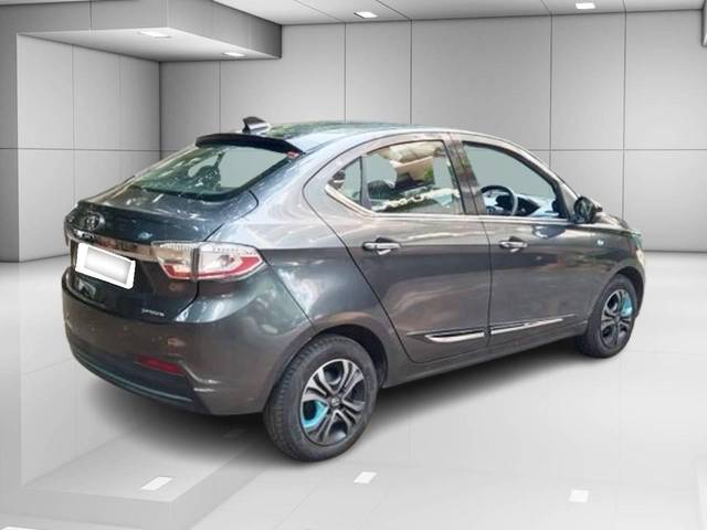 https://images10.gaadi.com/usedcar_image/4531665/original/processed_fe5cf68bfcc80b50d4286dcfbd63ca45.jpg?imwidth=6401