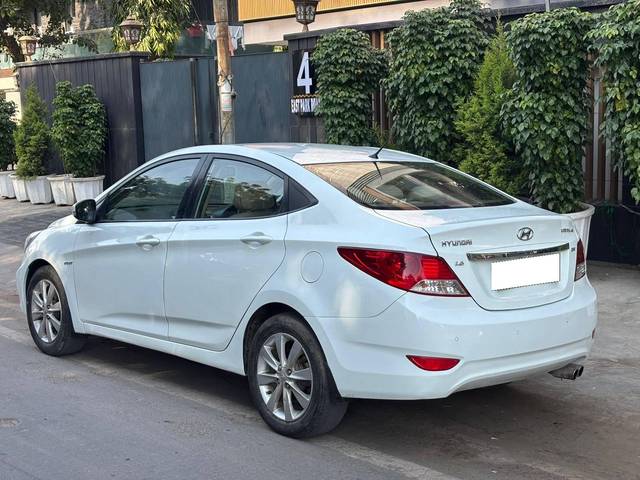 https://images10.gaadi.com/usedcar_image/4531666/original/processed_7eff49915f8df0905116a5fa1b06a9f1.jpg?imwidth=6402