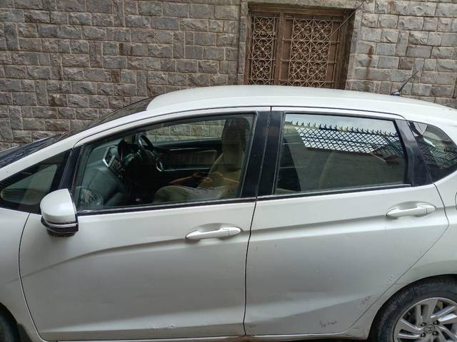https://images10.gaadi.com/usedcar_image/4531683/original/663dd4cf-e479-4af8-a970-1d90af7a5e4b.jpg?imwidth=6402