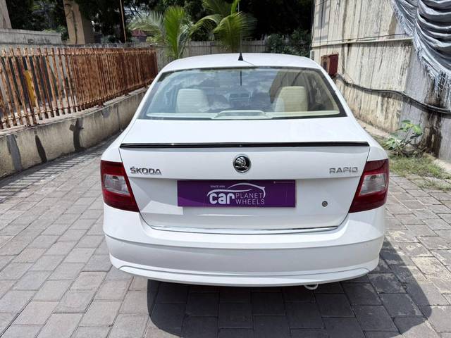 https://images10.gaadi.com/usedcar_image/4531718/original/processed_2d44a418509c079c7cac4c6a010f05db.jpg?imwidth=6401