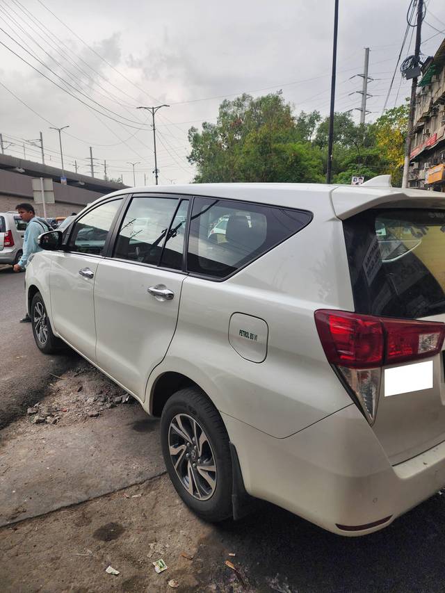 https://images10.gaadi.com/usedcar_image/4531727/original/processed_fbc5619b16d9db1240063177e89f43c0.jpg?imwidth=6400