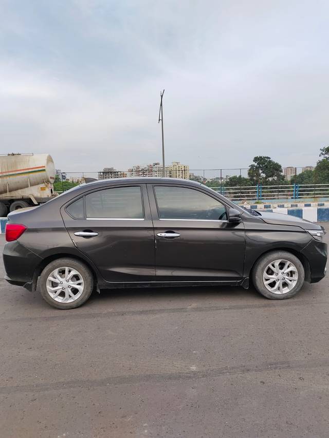 https://images10.gaadi.com/usedcar_image/4531732/original/f0fa7f3397449348ca9ea0cf3e31fce8.jpg?imwidth=6401