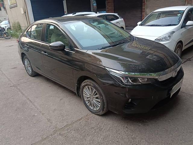 https://images10.gaadi.com/usedcar_image/4531736/original/processed_416a9faf8e1e02b194ce3b9e913b8870.jpg?imwidth=6401