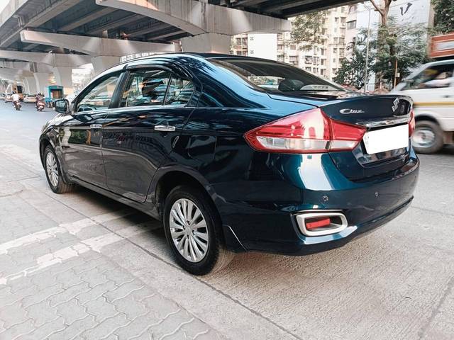https://images10.gaadi.com/usedcar_image/4531756/original/processed_cb24120c551f2ddfeaac00bf076860e7.jpeg?imwidth=6401