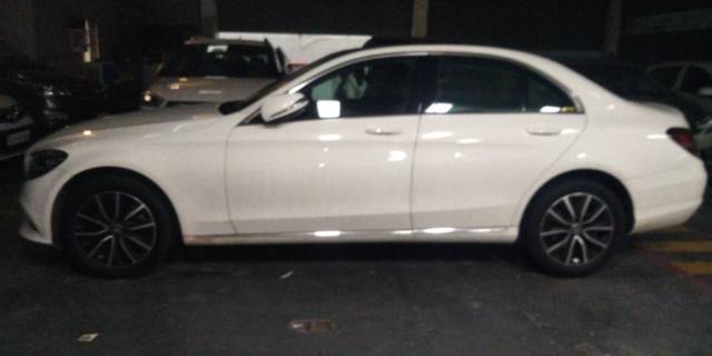 https://images10.gaadi.com/usedcar_image/4531761/original/e322b5f256f199314188601618595595.jpg?imwidth=6402