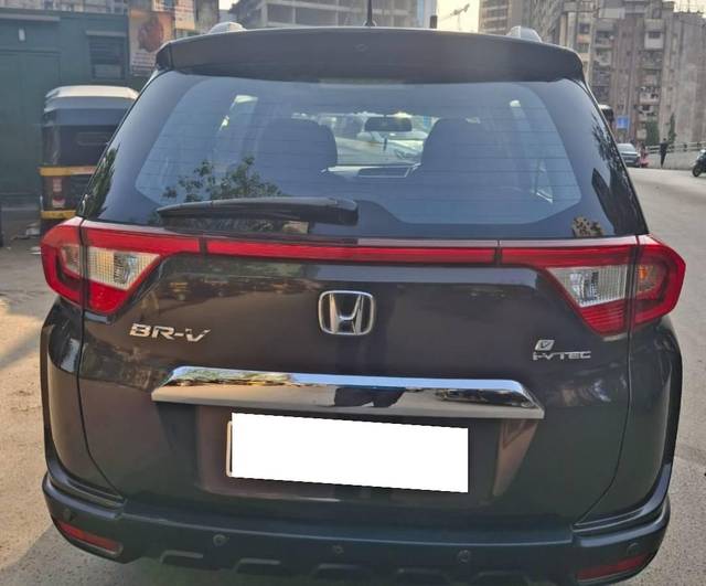https://images10.gaadi.com/usedcar_image/4531774/original/processed_133fbc643340814f199abd517efbf7bf.jpg?imwidth=6402